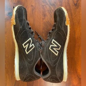 Women’s New Balance 442 Sneakers size 7